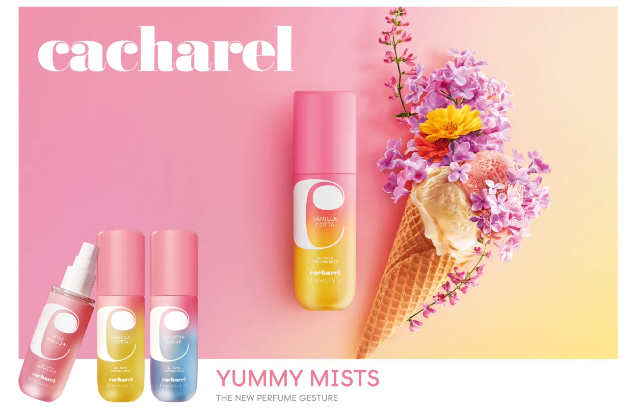 Cacharel Yummy Mists body mists mot rosa bakgrunn sammen med en iskremkjeks og blomster. Bildet inneholder tekstene «Yummy Mists» og «The New Perfume Gesture».