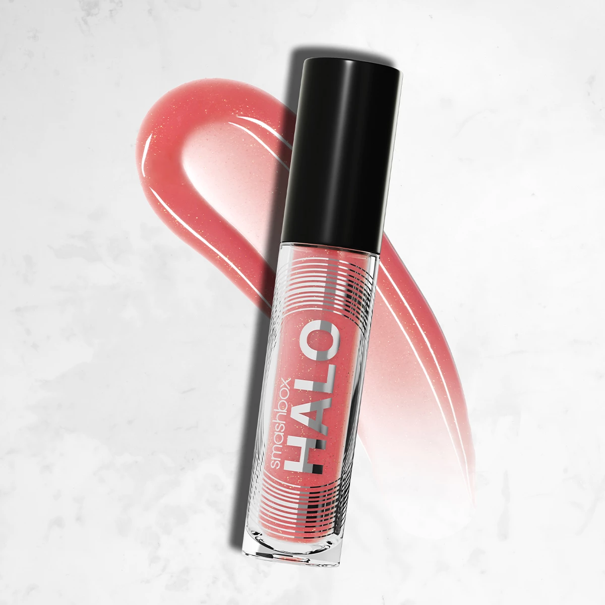En rosa lipgloss med ett stråk av lipgloss bakom tuben.