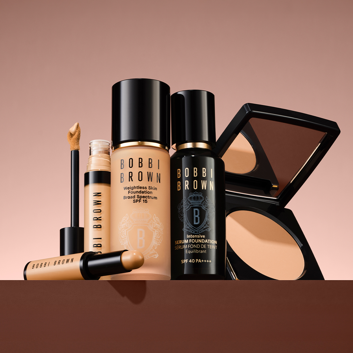 Bobbi Brown-sminkeprodukter: Vektløs hudfoundation SPF 15, intensiv serumfoundation SPF 40, concealer og pudder.