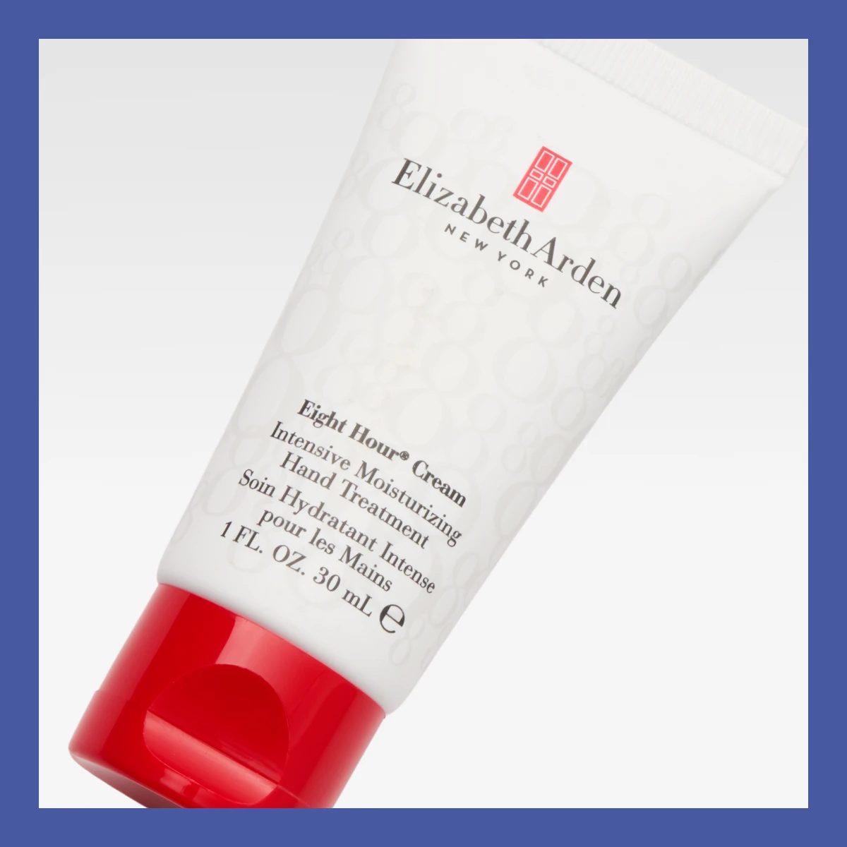 Elizabeth Arden Eight Hour Cream -käsivoide valkoisessa tuubissa, jossa on punainen korkki.