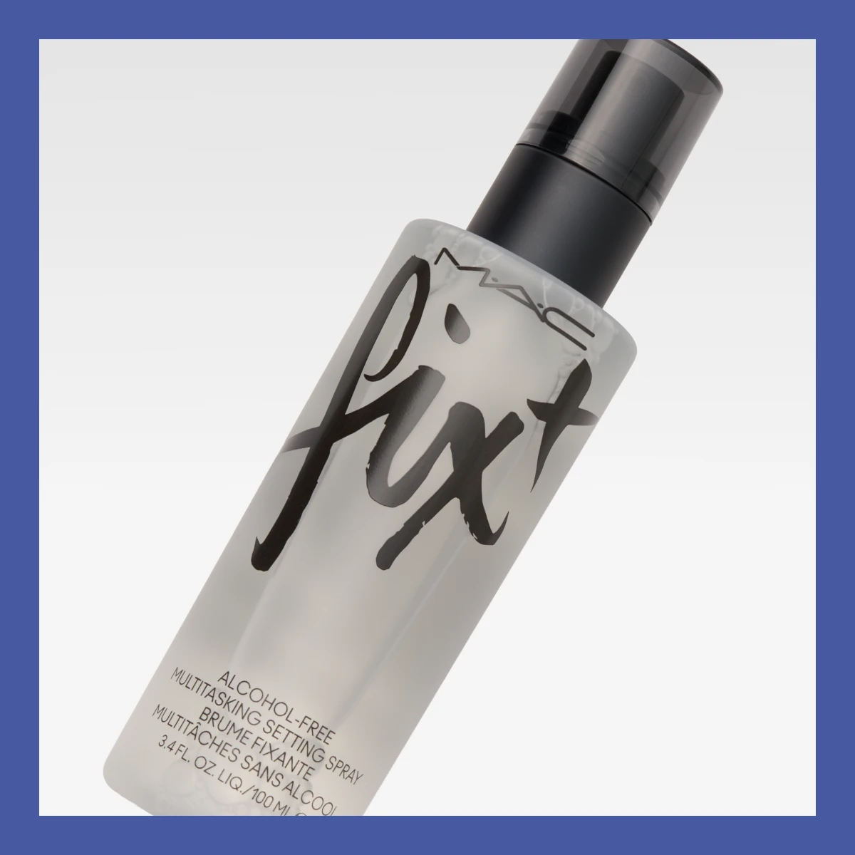 MAC Fix+ -meikinkiinnityssuihke kirkkaassa pullossa.