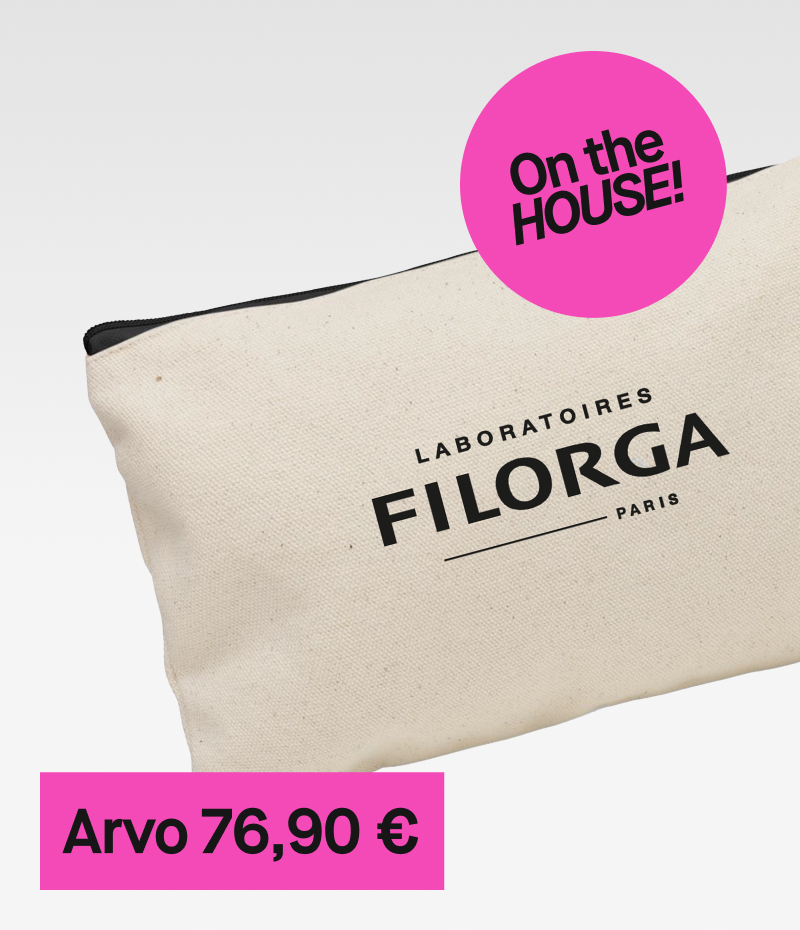 Kuva Filorga-kosmetiikkalaukusta, jossa on mustaa tekstiä. Vasemmassa yläkulmassa on pinkki ympyrä, jossa lukee "On the HOUSE!". Alareunassa pinkki laatikko, jossa lukee "Arvo 76,90 €".