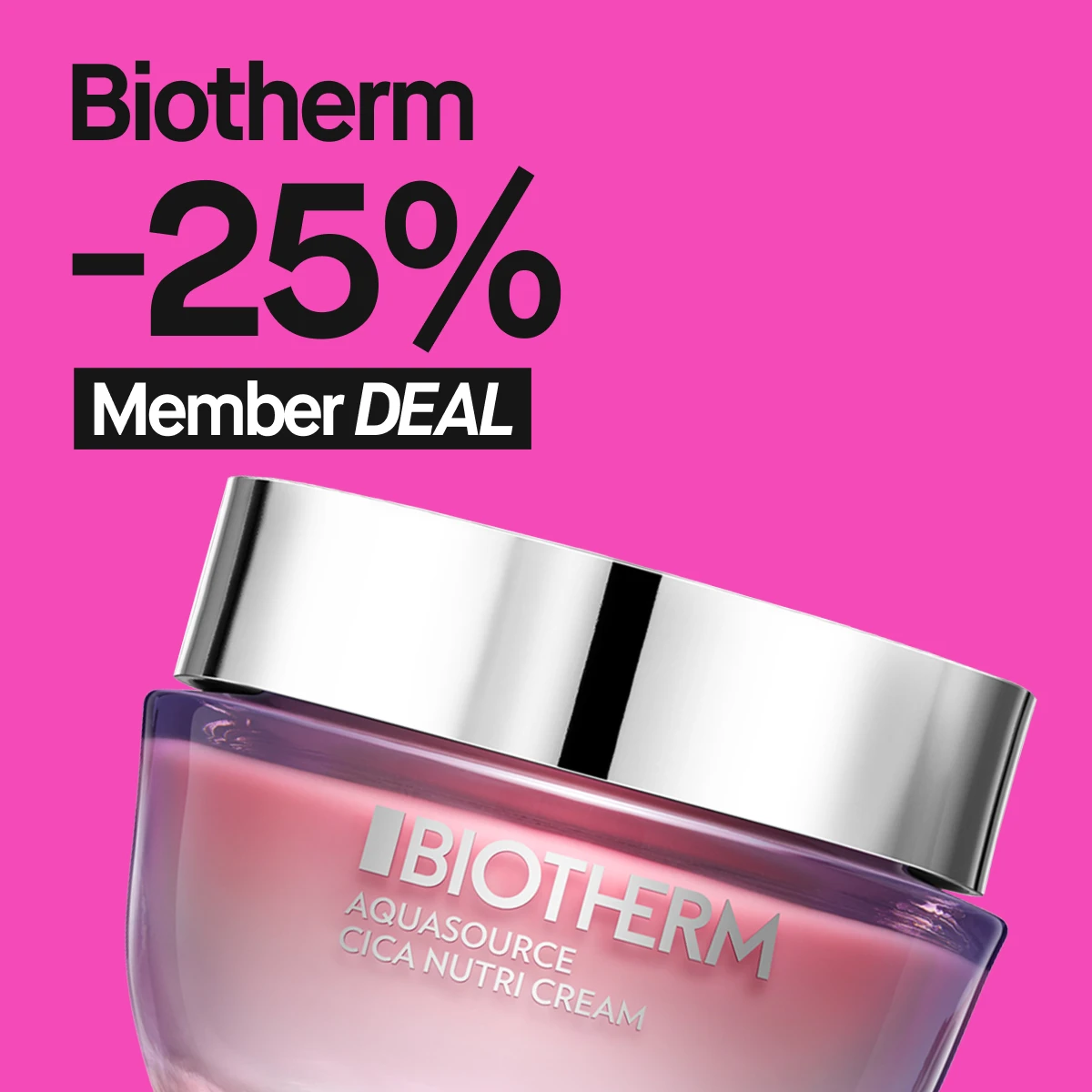  Kuvassa näkyy lähikuva lasipurkista, jossa on hopeakansi, Biothermiltä. Teksti purkissa on "Aquasource Cica Nutri Cream". Tausta on vaaleanpunainen ja teksti "Biotherm 25% Member DEAL" näkyy purkin yläpuolella.