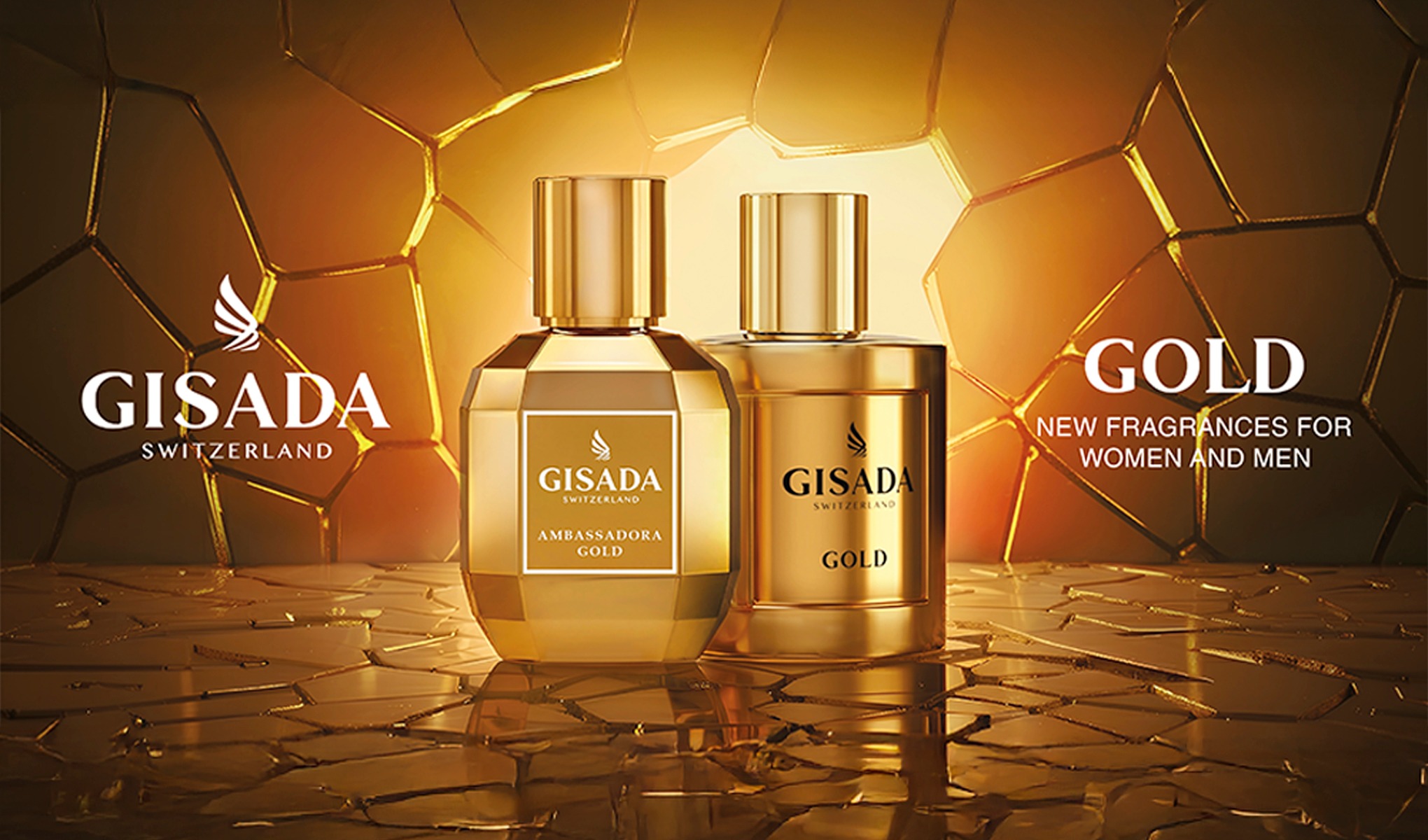 To Gisada Gold parfymeflasker mot en gullfarget bakgrunn. Tekst: "Gisada Switzerland GOLD NEW FRAGRANCES FOR WOMEN AND MEN".