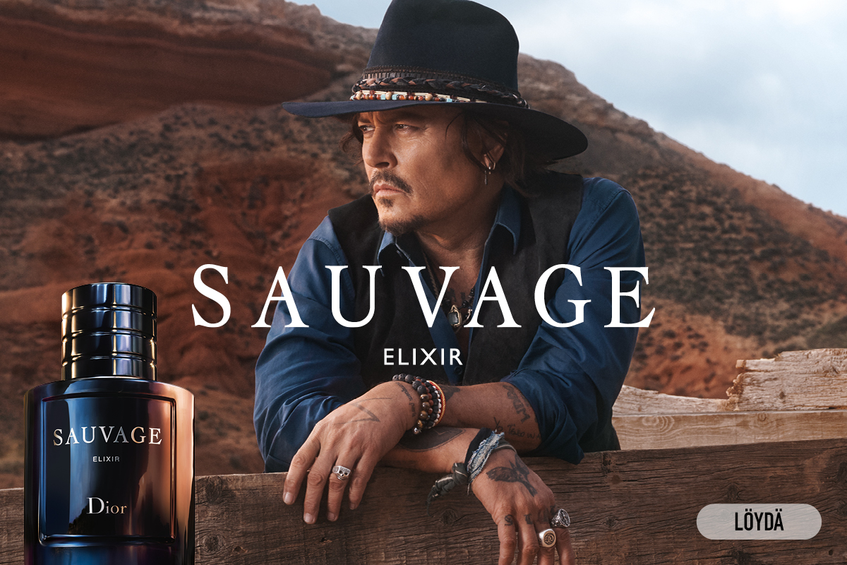 Mainoskuva Dior Sauvage Elixir -tuoksusta. Kuvassa näkyy tuoksupullo ja henkilö, joka nojaa puiseen aitaan. Taustalla näkyy punertava kallio ja sininen taivas.