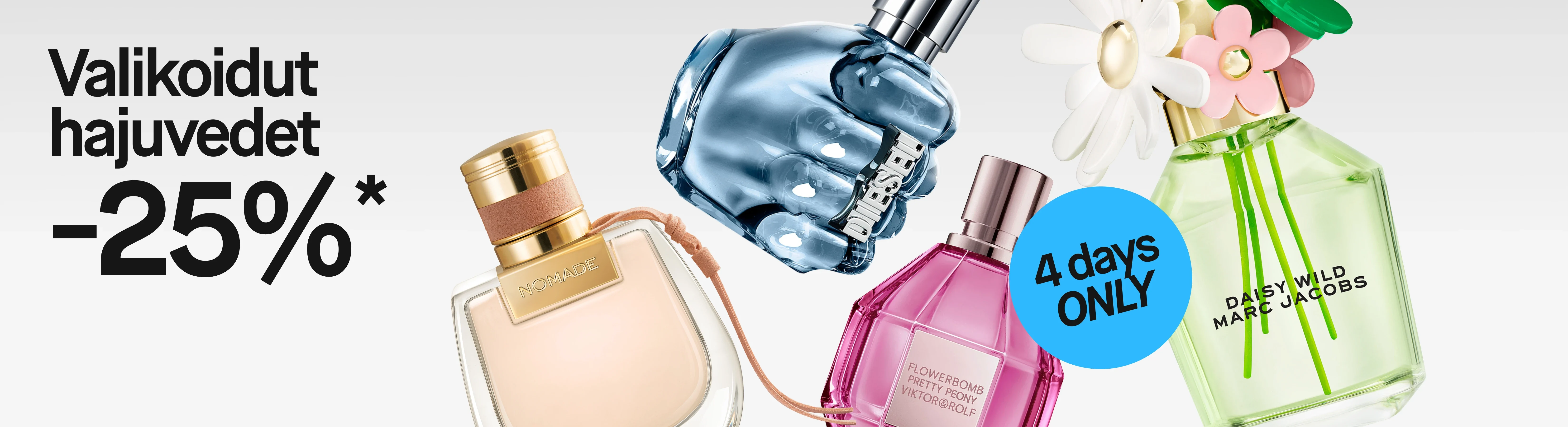 Kampanjakuva tekstillä ”Utvalda parfymer 25%*” ja sinisellä ympyrällä, jossa lukee ”4 days ONLY”. Kuvassa näkyvät Chloé Nomade-, Diesel-, Marc Jacobs Daisy Wild- ja Viktor&Rolf Flowerbomb Pretty Peony -hajuvedet vaaleanharmaata taustaa vasten. Pulloissa näkyvät muun muassa tekstit ”NOMADE”, ”DIESEL”, ”DAISY WILD MARC JACOBS” ja ”FLOWERBOMB PRETTY PEONY VIKTOR&ROLF”.