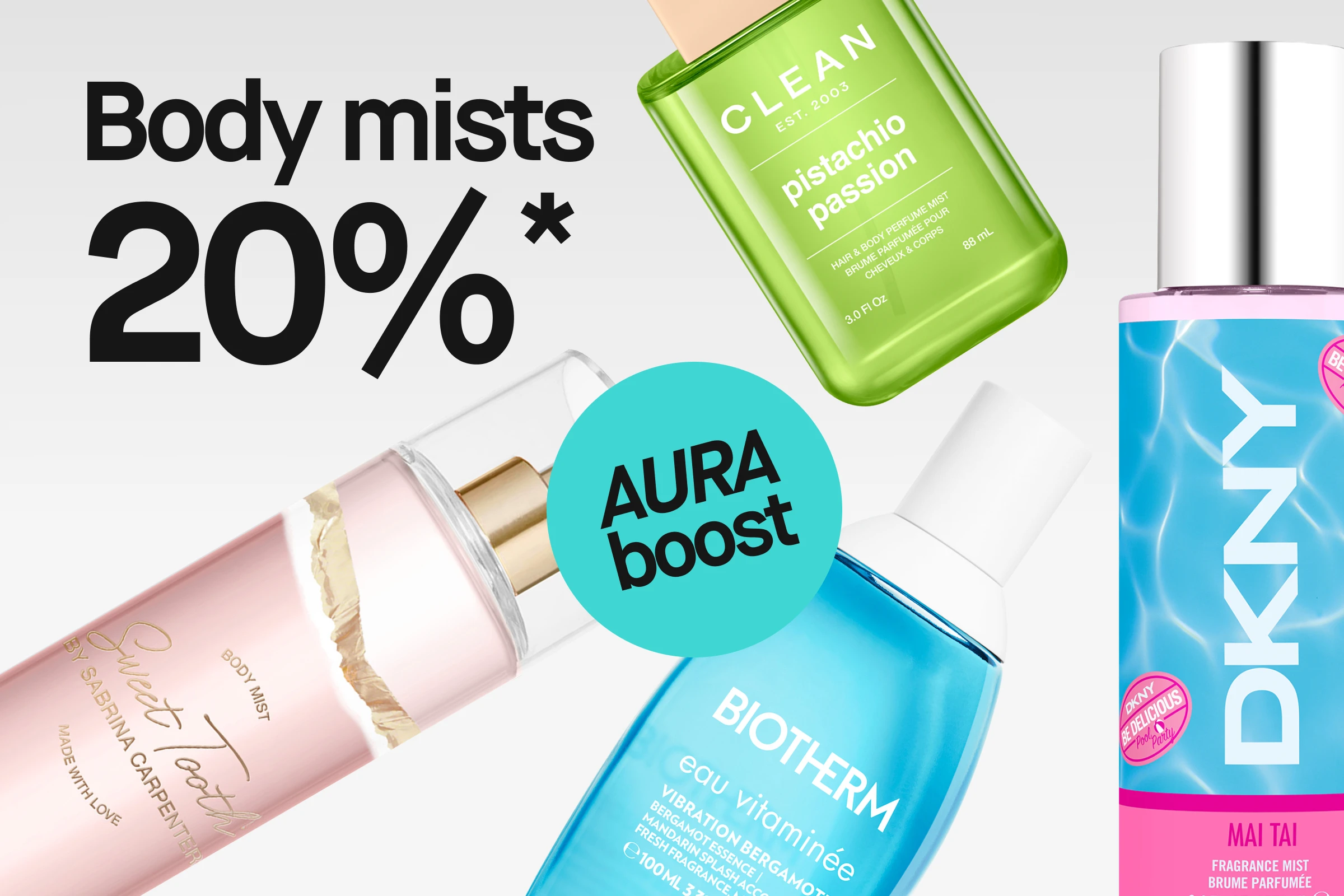 Kampanjebilde med teksten “Body mists 20%*” og turkis sirkel med teksten “AURA boost” mot lys grå bakgrunn. Produkter fra CLEAN, DKNY, Sabrina Carpenter og BIOTHERM vises i bildet.