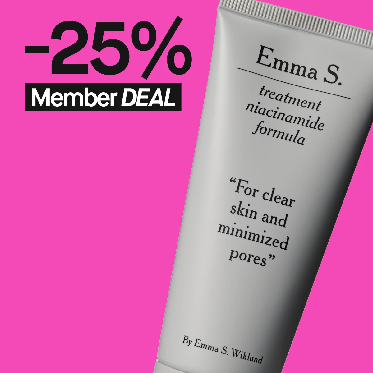 Kuvassa näkyy lähikuva valkoisesta tuubista, jossa on sinisiä yksityiskohtia, Björn Axéniltä. Teksti tuubissa on "Moisture Hair Mask for dry hair and scalp". Tausta on vaaleanpunainen ja teksti "25% Member DEAL" näkyy tuubin yläpuolella.