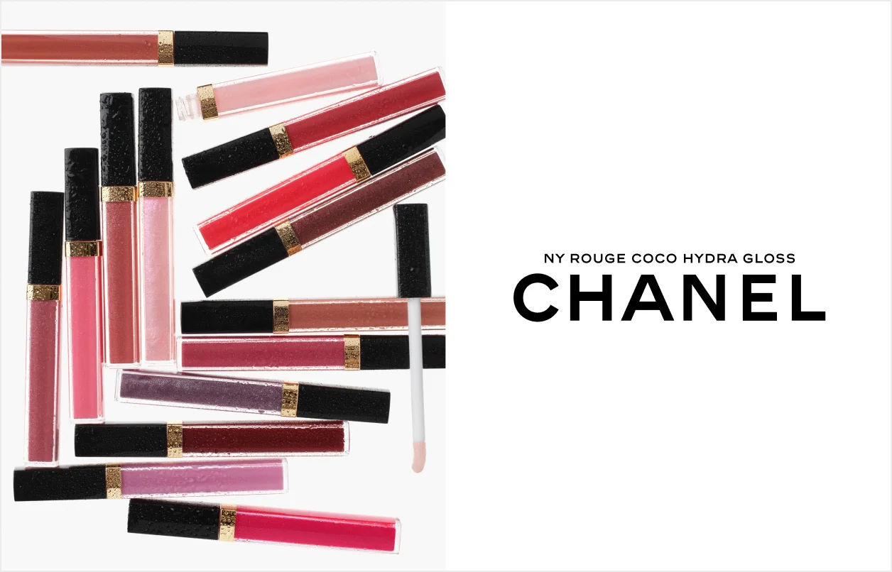 Chanel Rouge Coco Hydra Gloss-leppeglosser i ulike nyanser mot hvit bakgrunn. Bildet inneholder teksten «Ny Rouge Coco Hydra Gloss».