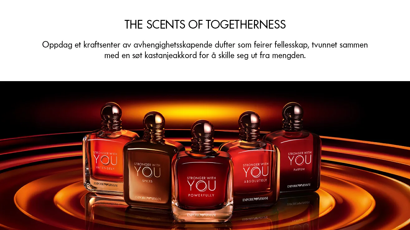 THE SCENTS OF TOGETHERNESS  Oppdag et kraftsenter av avhengighetsskapende dufter som feirer fellesskap, tvunnet sammen med en søt kastanjeakkord for å skille seg ut fra mengden.