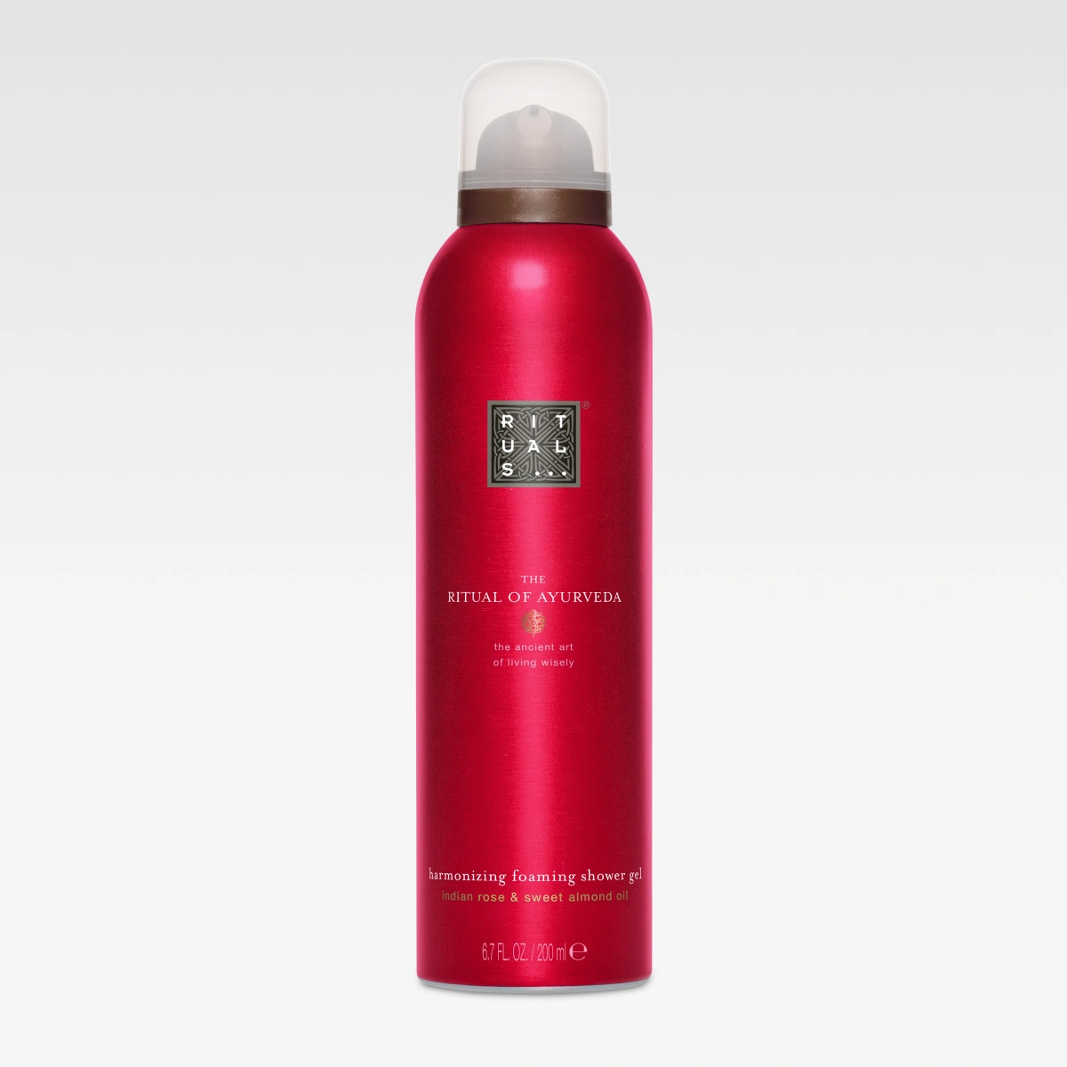Rød aerosolflaske fra Rituals med teksten “RITUALS The Ritual of Ayurveda” og “harmonizing foaming shower gel”. Den viser også “indian rose & sweet almond oil” og “200 ml / 6.7 fl. oz”.