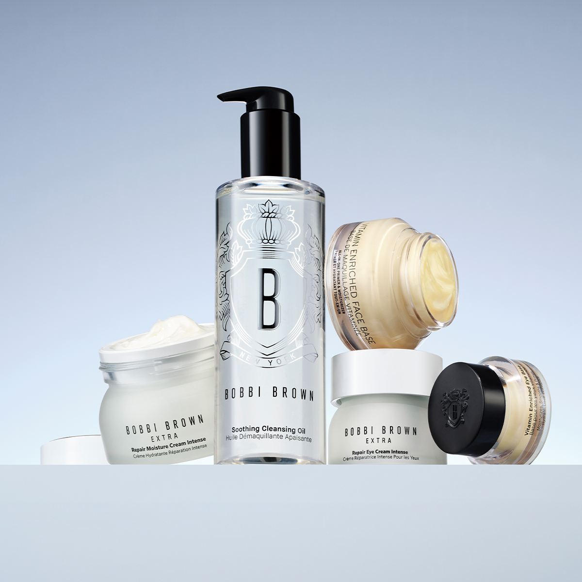 Bobbi Brown -tuotteet: Rauhoittava puhdistusöljy, kosteuttava kasvovoide, silmänympärysvoide ja vitamiineilla rikastettu kasvovoide.