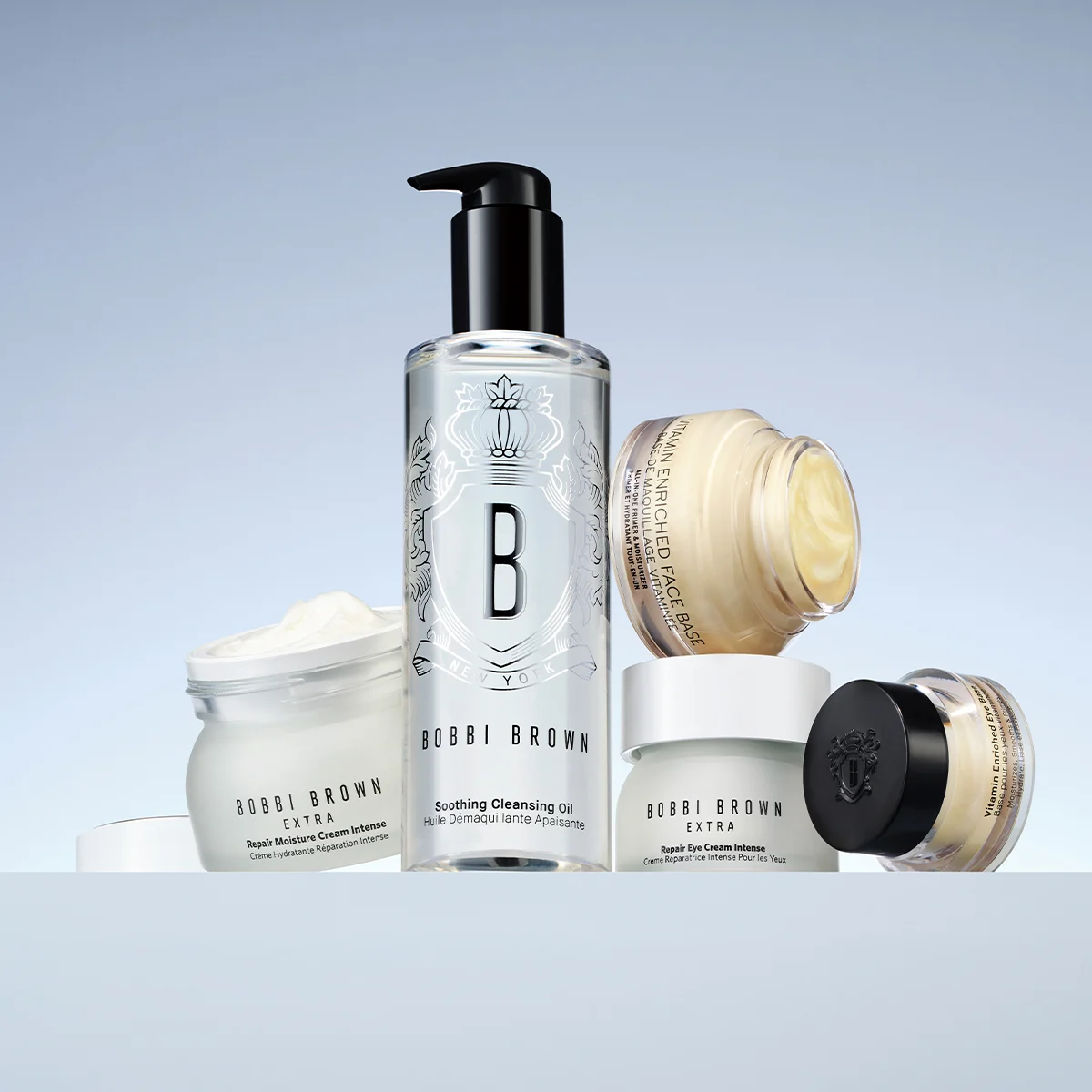 Bobbi Brown -tuotteet: Rauhoittava puhdistusöljy, kosteuttava kasvovoide, silmänympärysvoide ja vitamiineilla rikastettu kasvovoide.