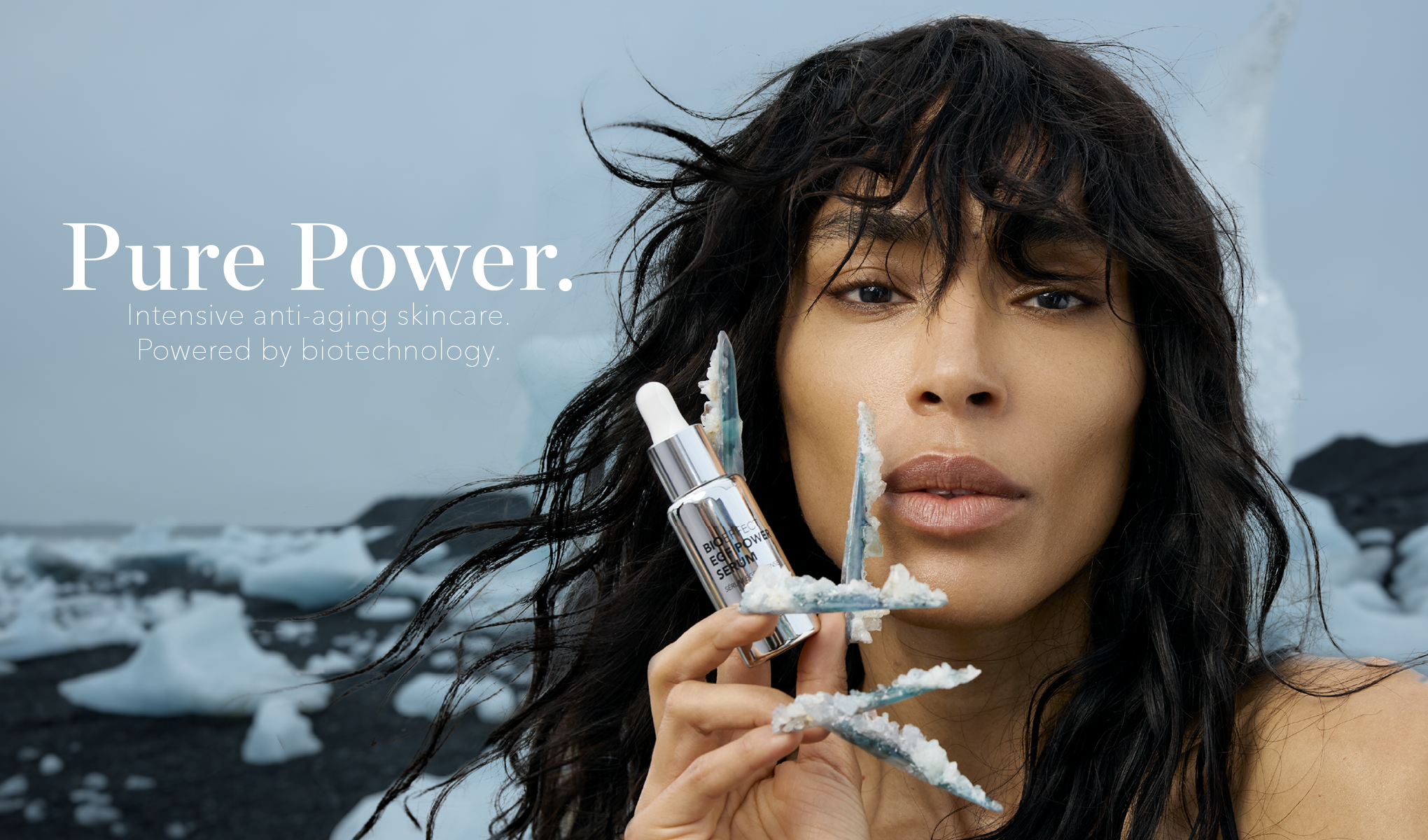 BIOEFFECTs hudvårdsprodukter. Förpackningarna är vita med gröna ränder.