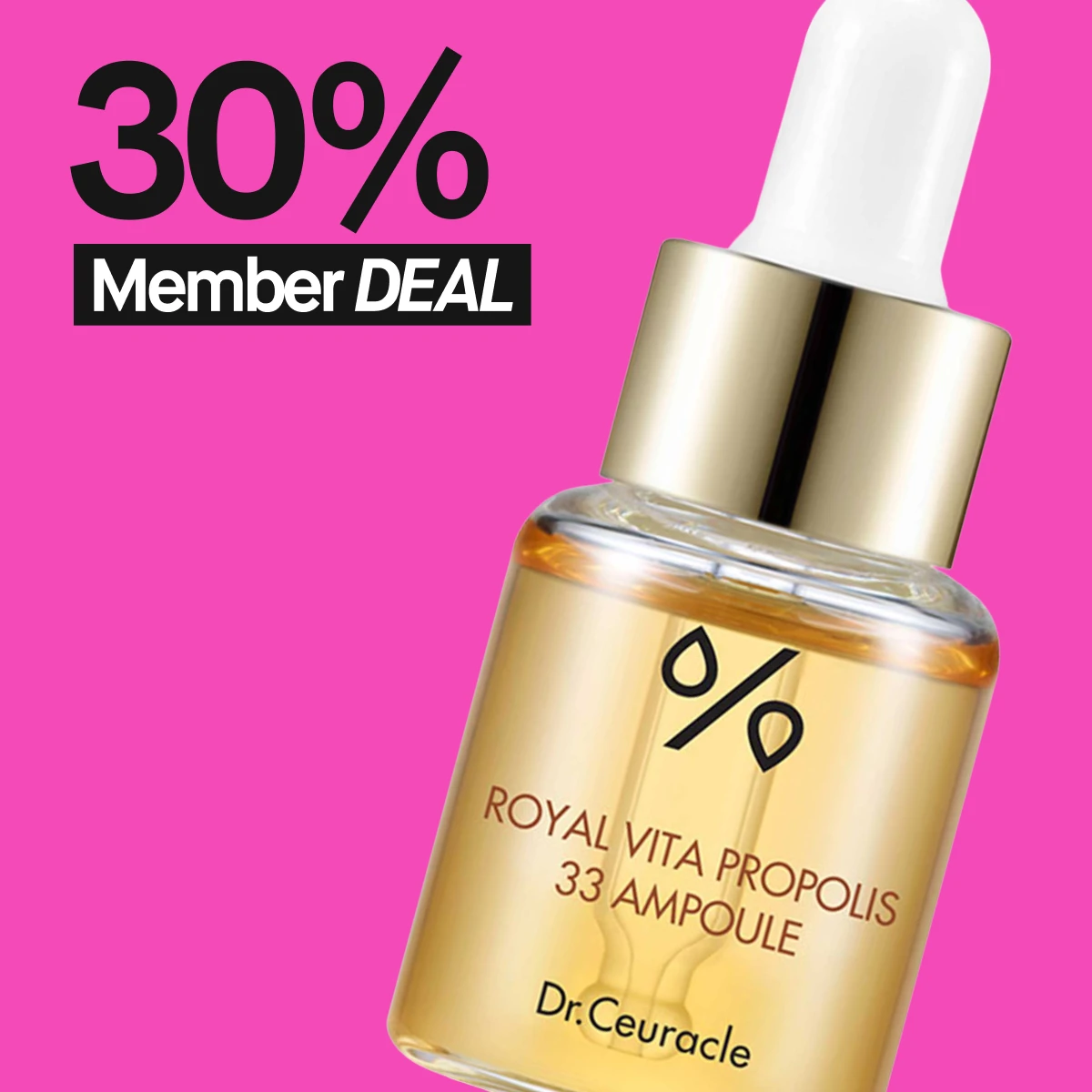 Bilde som viser en reklame for Dr.Ceuracle Royal Vita Propolis 33 Ampoule. Tilbudet er 30% rabatt for medlemmer. På bildet vises en gullfarget flaske med pipette som inneholder Dr.Ceuracle Royal Vita Propolis 33 Ampoule. Teksten "30% Member DEAL" er også synlig i svart mot en rosa bakgrunn.