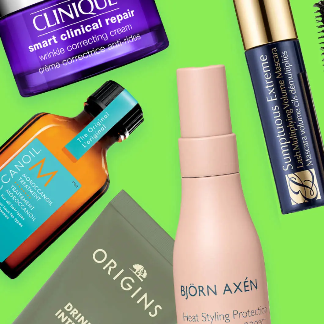 Skönhetsprodukter på grönt: Clinique rynkkräm, Moroccanoil hårbehandling, Estée Lauder mascara, Origins mask, Björn Axén värmeskydd.