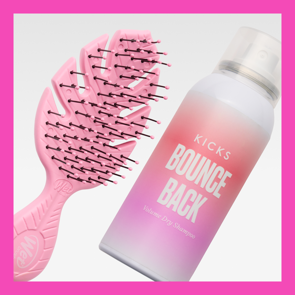  Rosa hårborste och Kicks Bounce Back torrschampo på ljus bakgrund med rosa kant.
