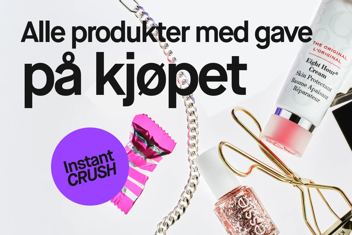 sminkeprodukter er spredt tilfeldig rundt på bildet mot en lys grå bakgrunn