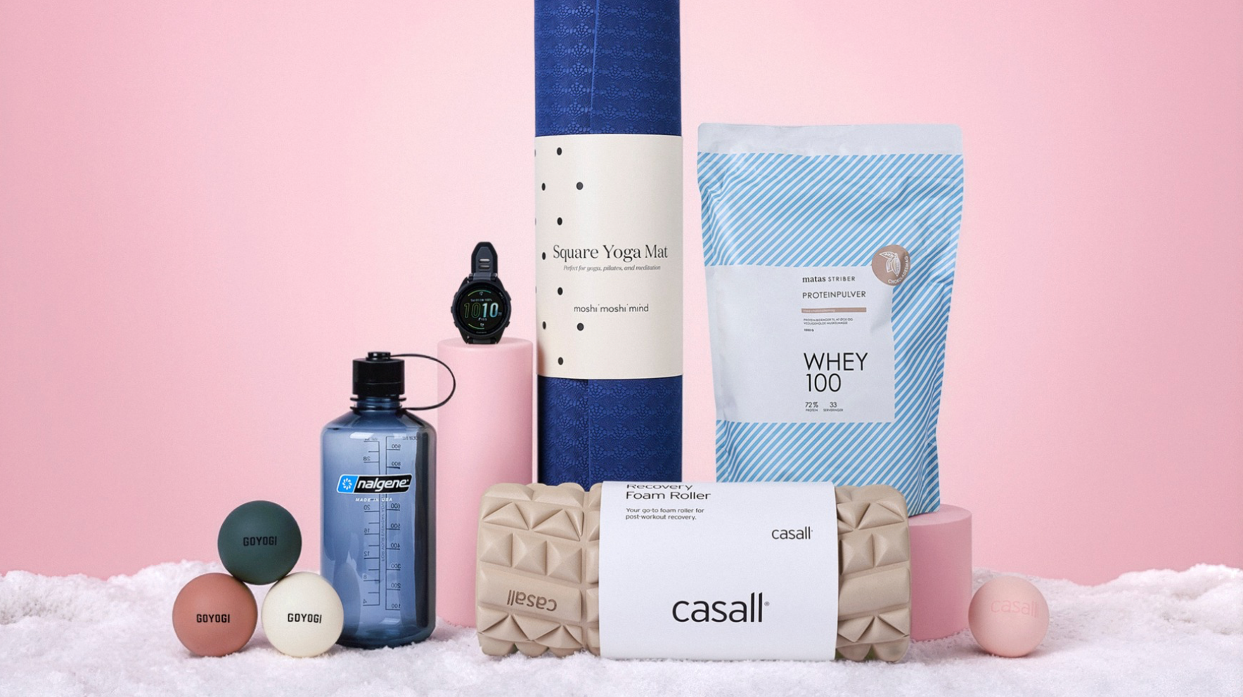 Fitness- og wellnessprodukter: Yogamåtte, sportsur, vandflaske, massagebolde, foam roller, proteinpulver.