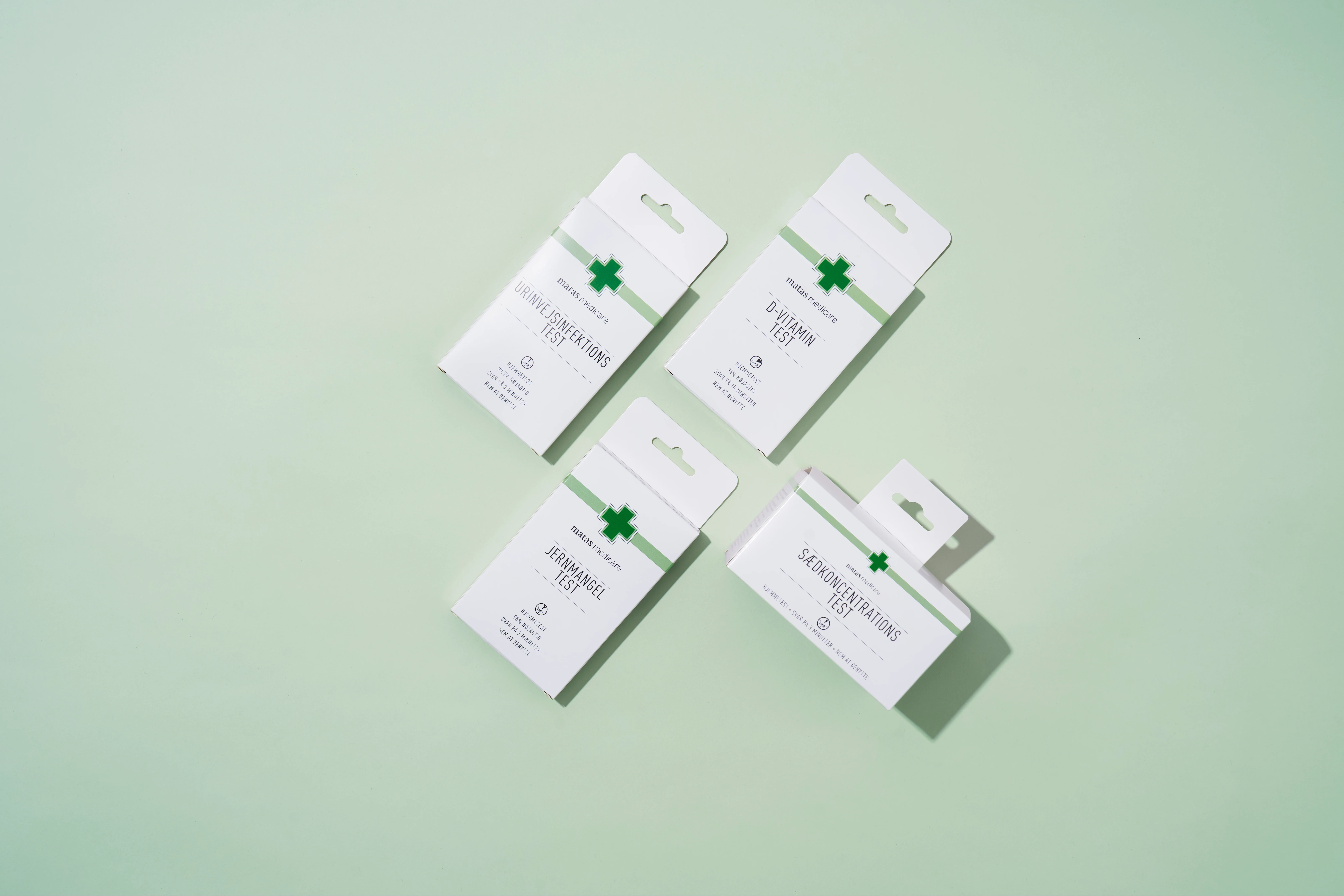 Fire Matas Medicare tests: Urinvejsinfektion, D-vitamin, Jernmangel og Sædkoncentration, på lysegrøn baggrund.
