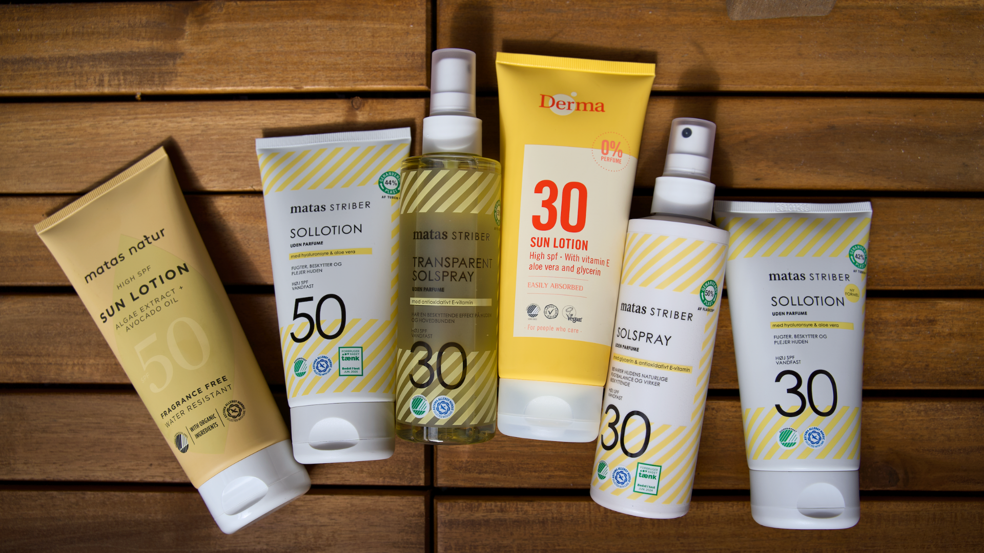 Udvalg af parfumefri solcremer og solsprays fra Matas og Derma med SPF 30 og 50, inklusive vandfaste varianter.