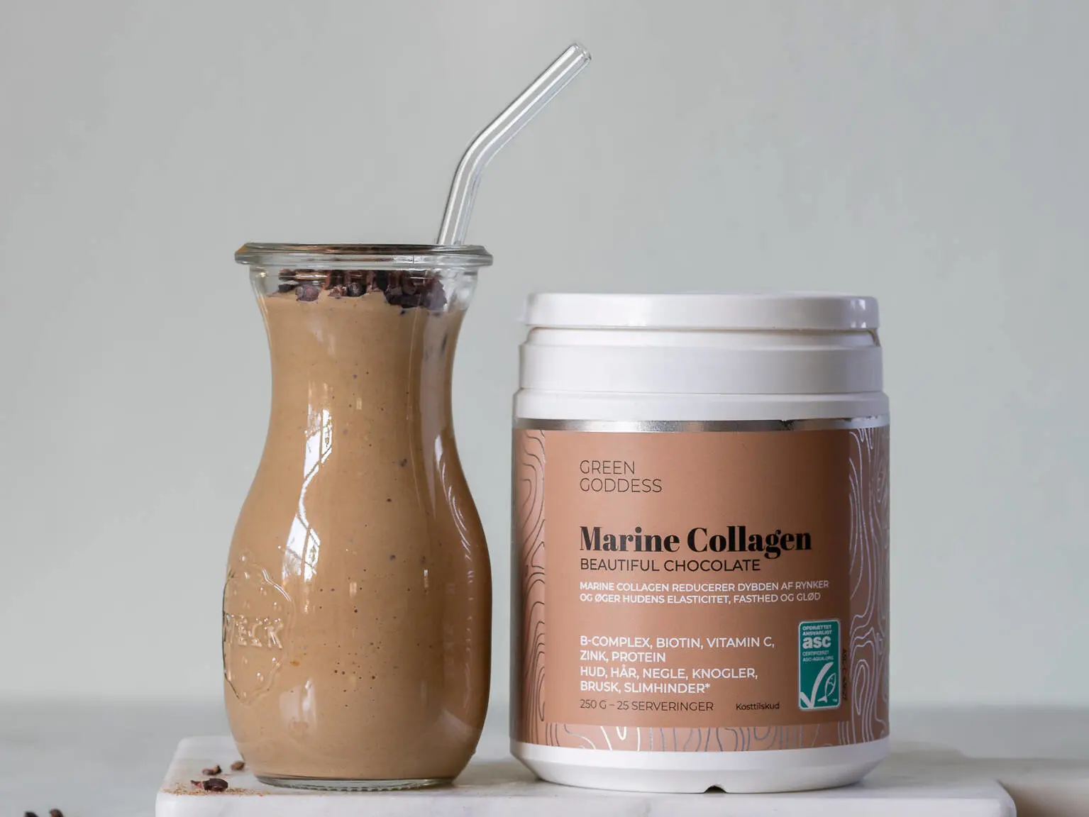 collagen chocolate smoothie.jpg