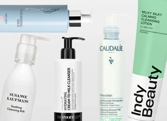 Useita ihonhoitotuotteita puhdistusmaidon muodossa merkeiltä Susanne Kaufmann, The Inkey List, Caudalie ja Bubble skincare, pumppupulloissa ja tuubeissa vaaleaa taustaa vasten. Näkyvä teksti sisältää “Soothing Cleansing Milk”, “Oat Cleansing Balm”, “Vinoclean Cleansing Almond Milk” ja “Milky Silky Calming Cleansing Lotion”.