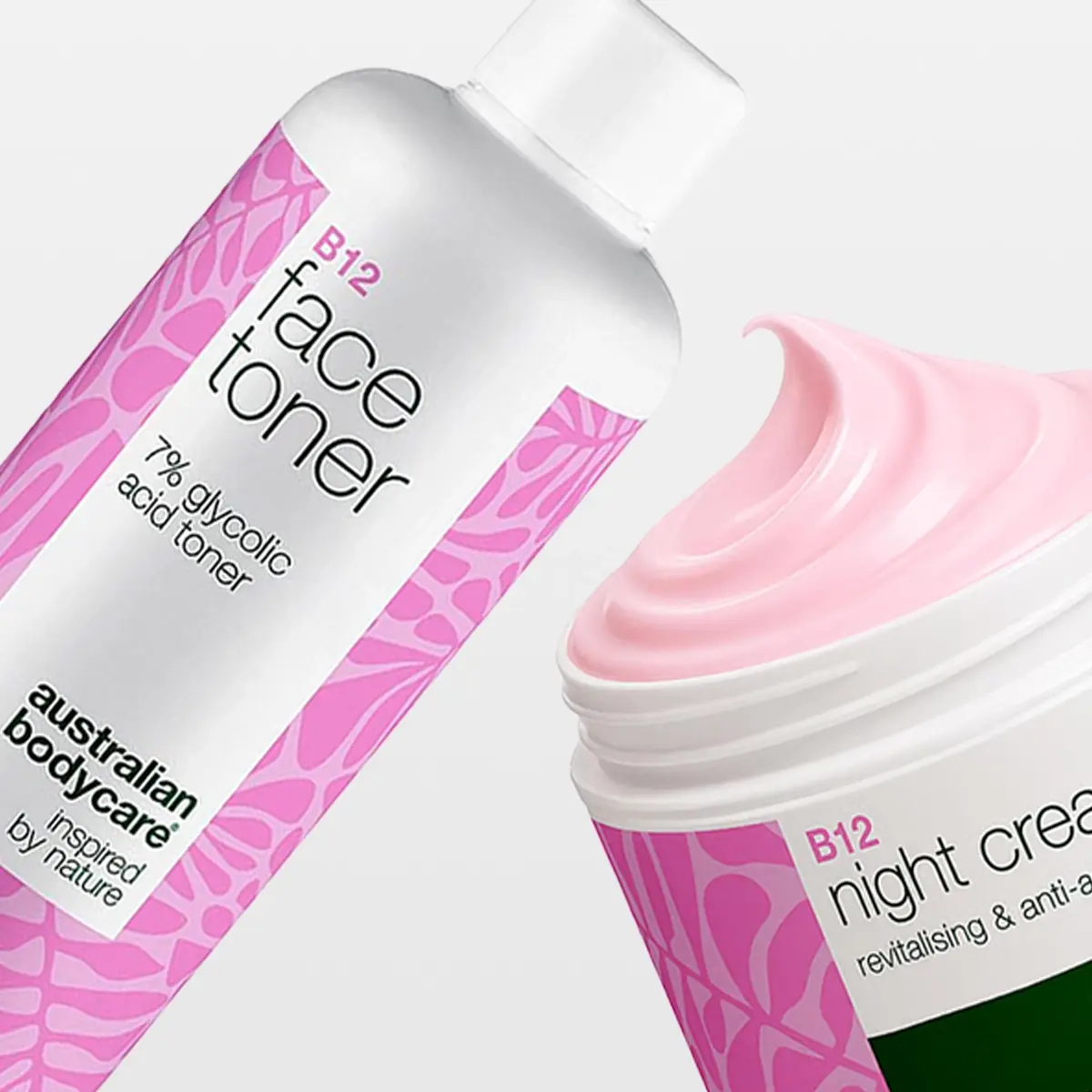 Australian Bodycare B12 kasvovesi (7% glykolihappoa) ja B12 yövoide (elvyttävä & anti-aging) valkoisissa ja pinkeissä pakkauksissa.
