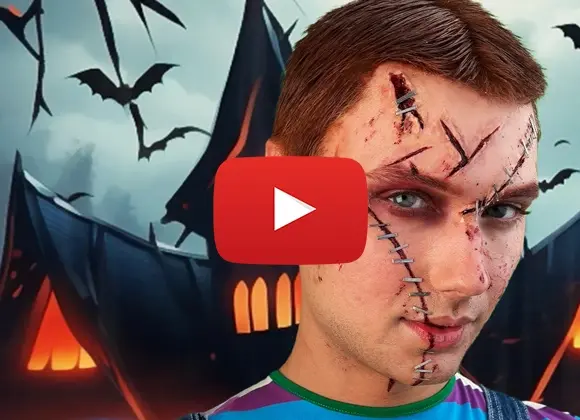 En person i en regnbågsrandig tröja framför en halloweenbakgrund med fladdermöss och hus, med en YouTube-logotyp över ansiktet.