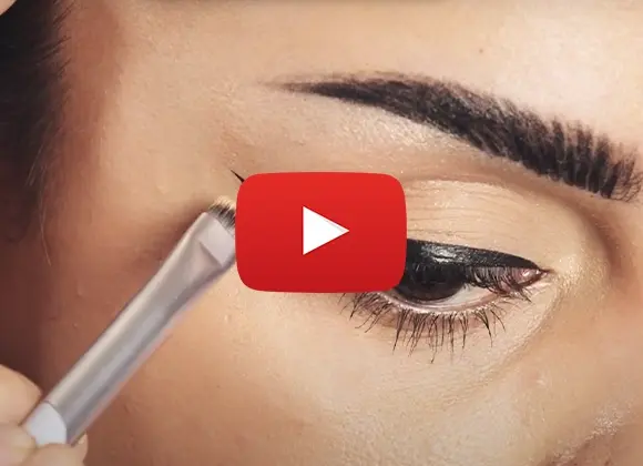 Bild från en video som visar ögonmake up