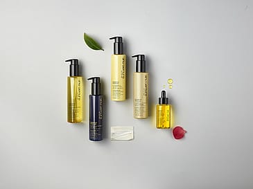 Shu Uemura Essence Absolue Rich Nourishing Hair Oil-In-Cream 150 ml