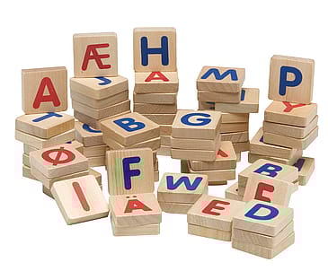 KREA Magnetiske Træbrikker med Bogstaver Fra 3 år