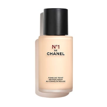 CHANEL Illuminates - Moisturizes - Protects BD01
