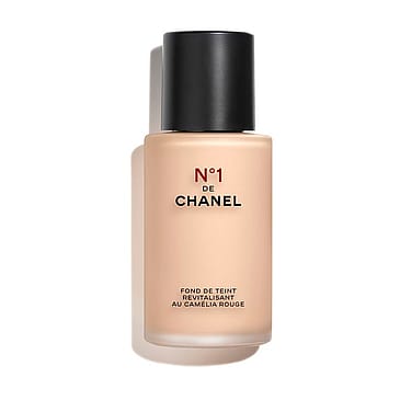 CHANEL Illuminates - Moisturizes - Protects BR32
