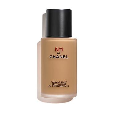 CHANEL Illuminates - Moisturizes - Protects BD121