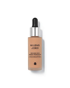 Nilens Jord Second Skin Serum Foundation 557 Sand