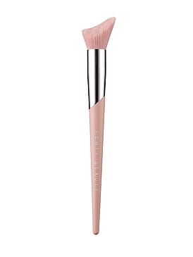 Fenty Beauty Cheek-Hugging Highlight Brush 120
