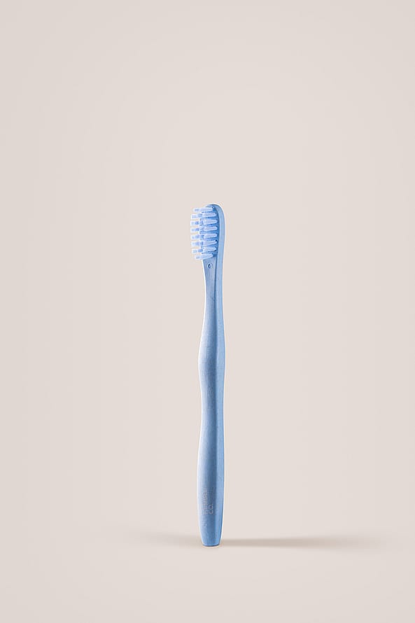 The Humble Co. Plant-based toothbrush kids Blue