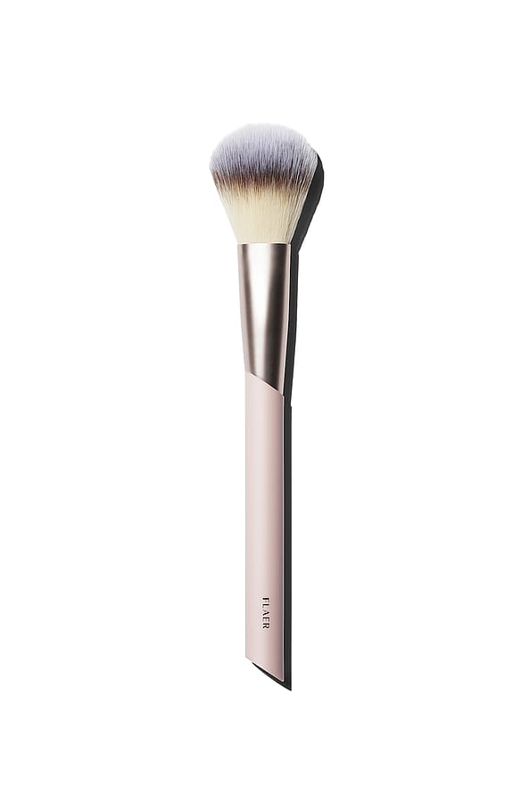 FLAER 204 Flared Blush Brush