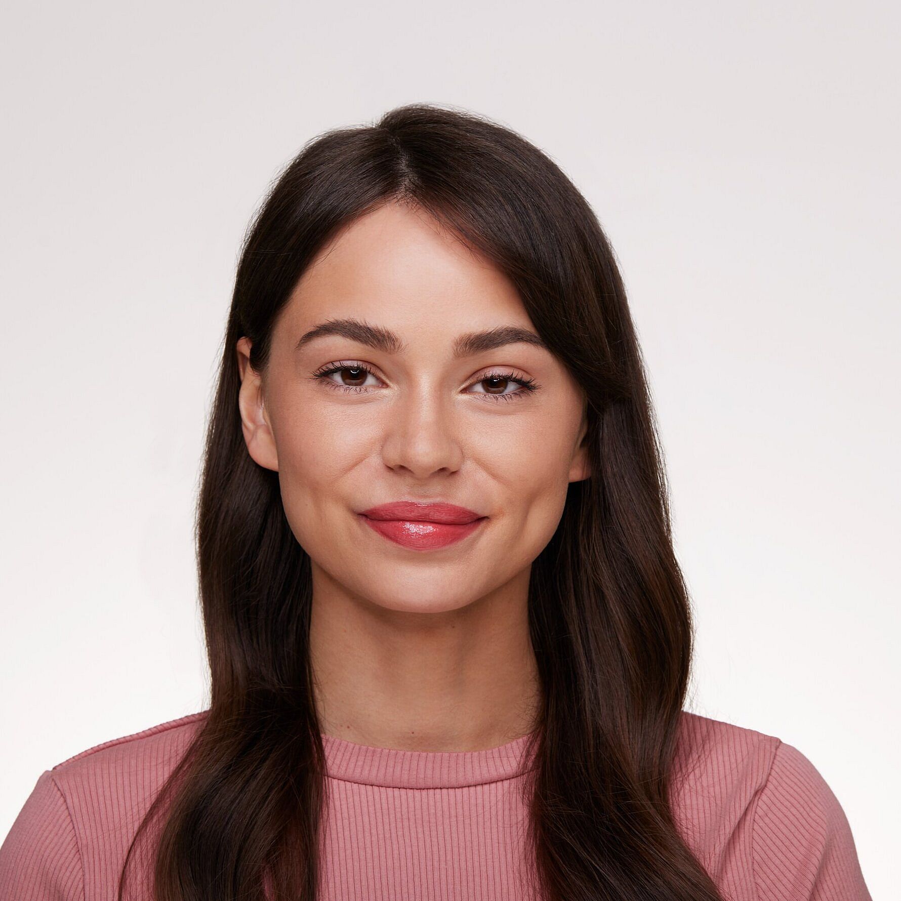 Køb Hydrating Nude Lipstick 303 fra Essence Matas