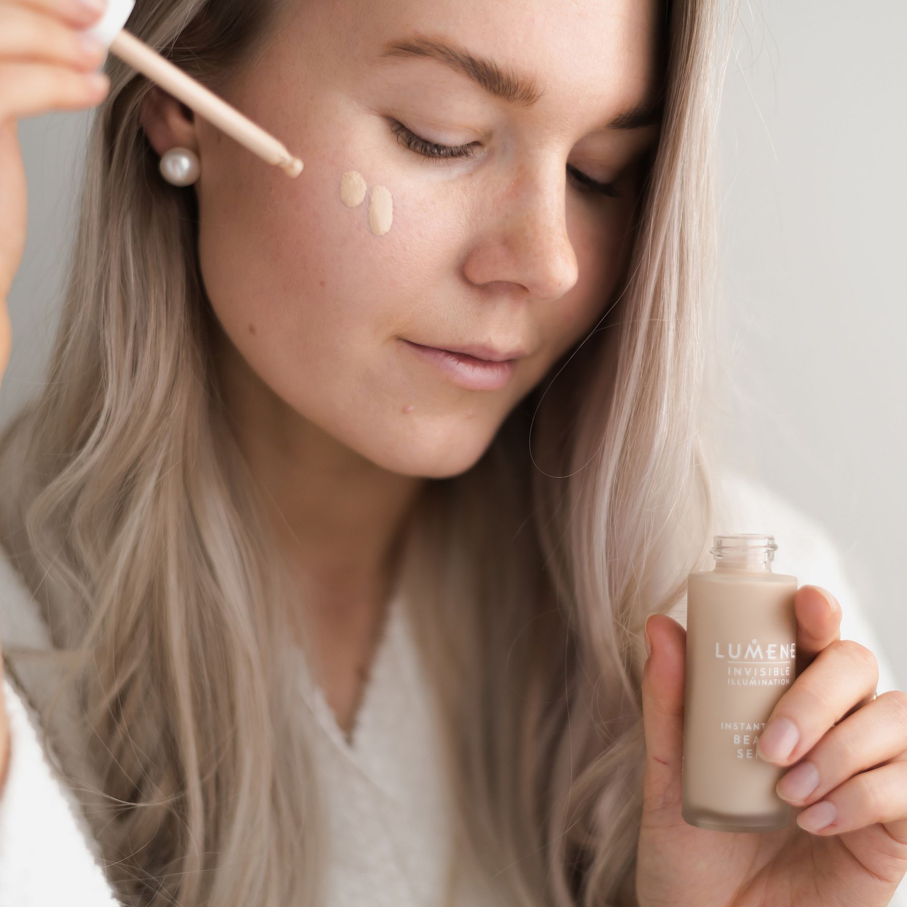 Invisible Illumination Instant Glow Beauty Serum