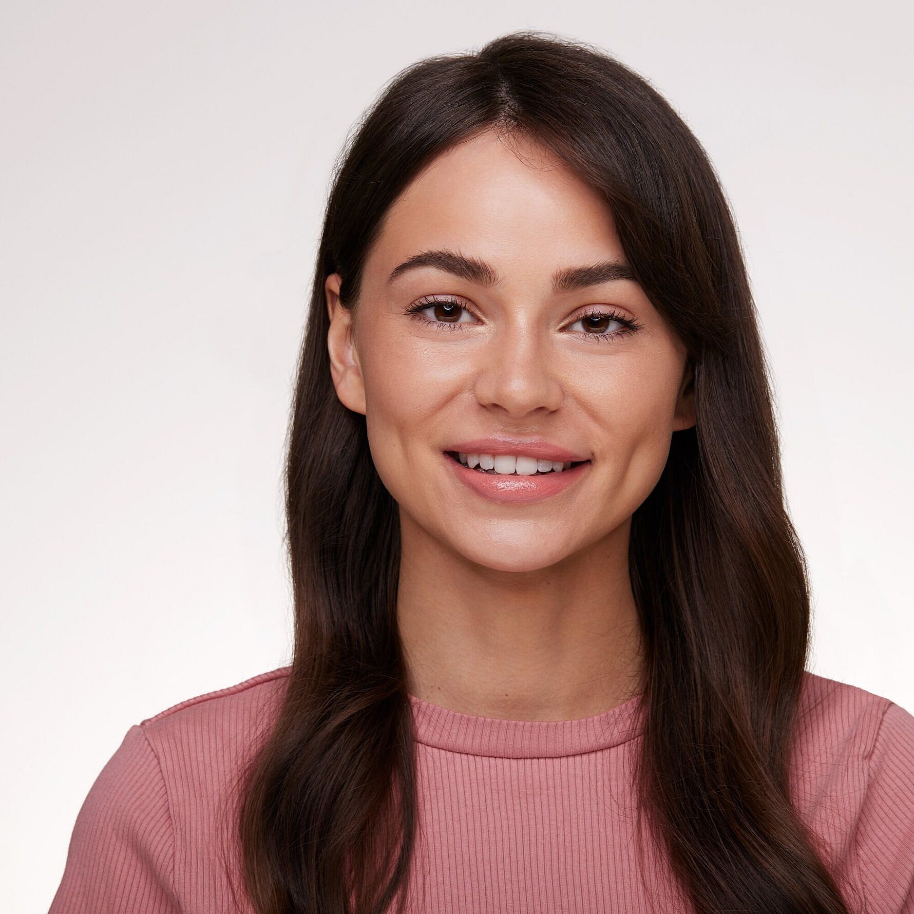 Køb Hydrating Nude Lipstick 302 fra Essence Matas