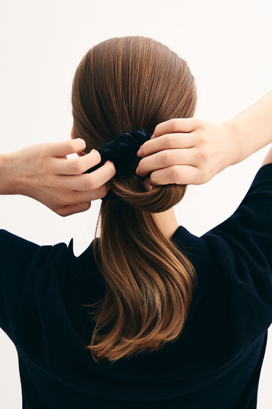 Bybarb Silk Scrunchie Black parfym