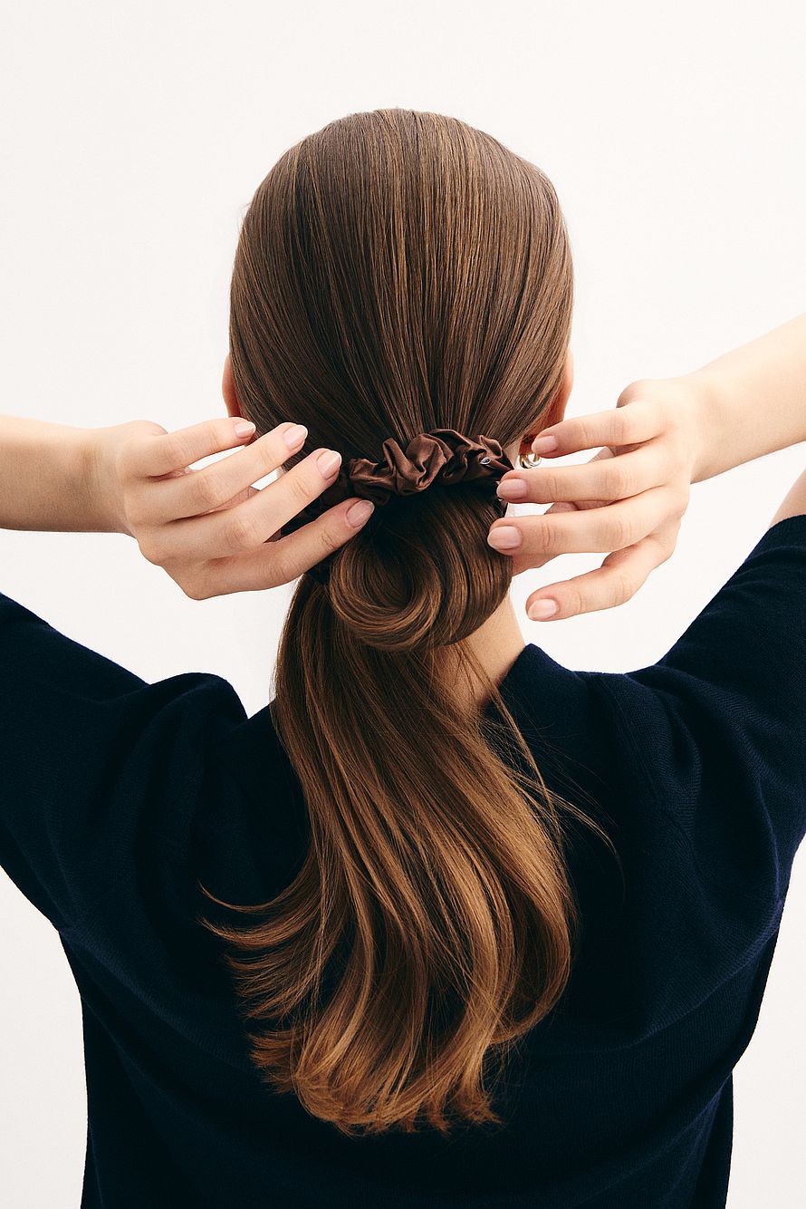 Bybarb Silk Scrunchie Brown parfym