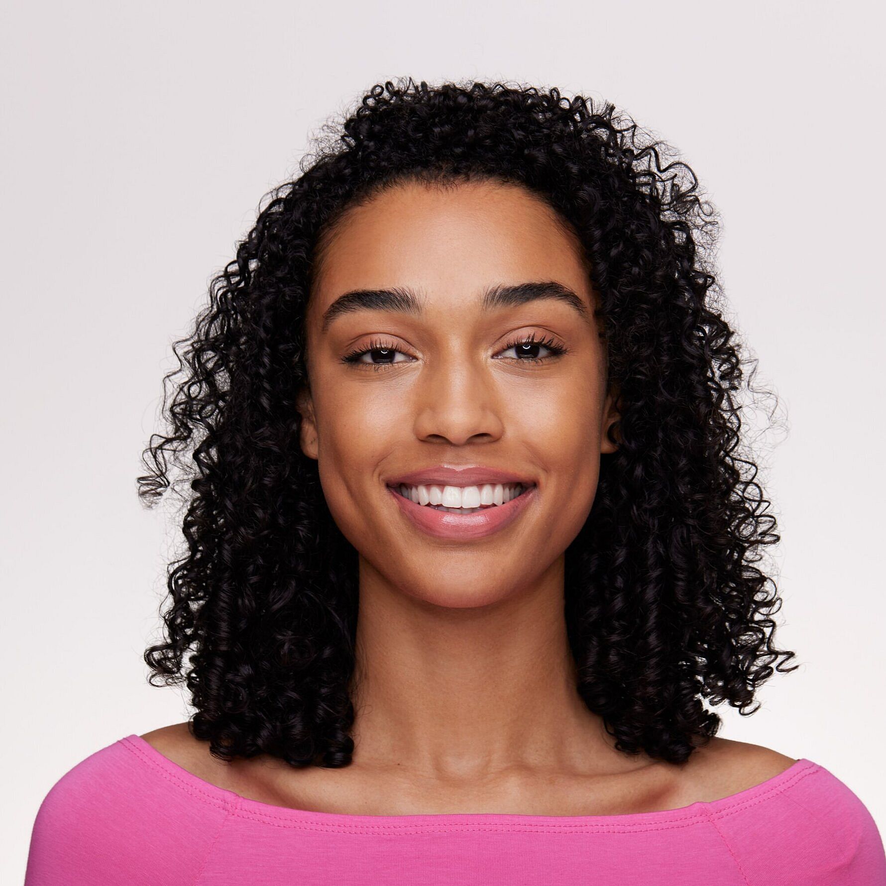 Køb Hydrating Nude Lipstick 302 fra Essence Matas