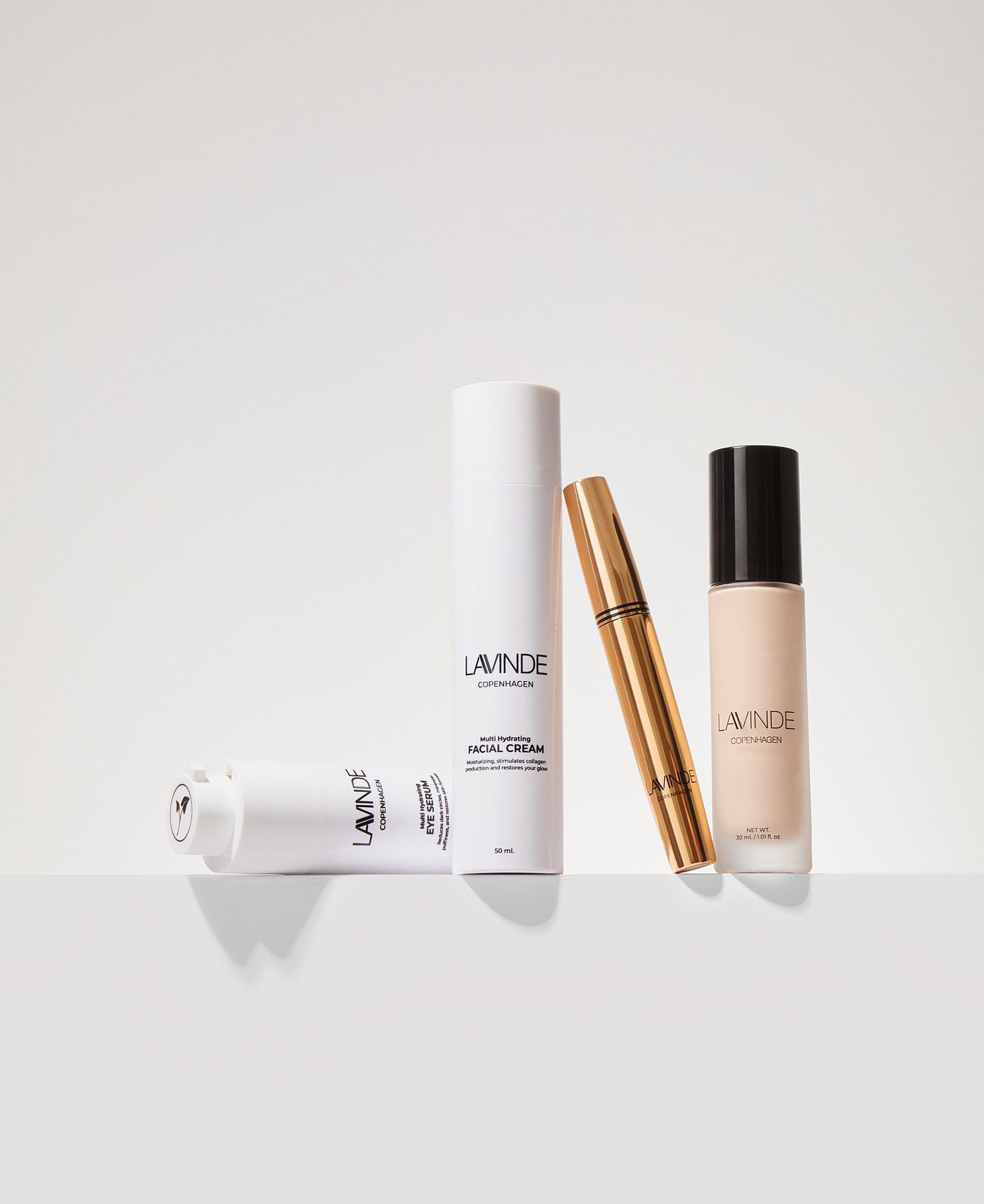 Lavinde Copenhagen - Natural Glow Liquid Foundation Sand 203 - 130201 - 30 ml