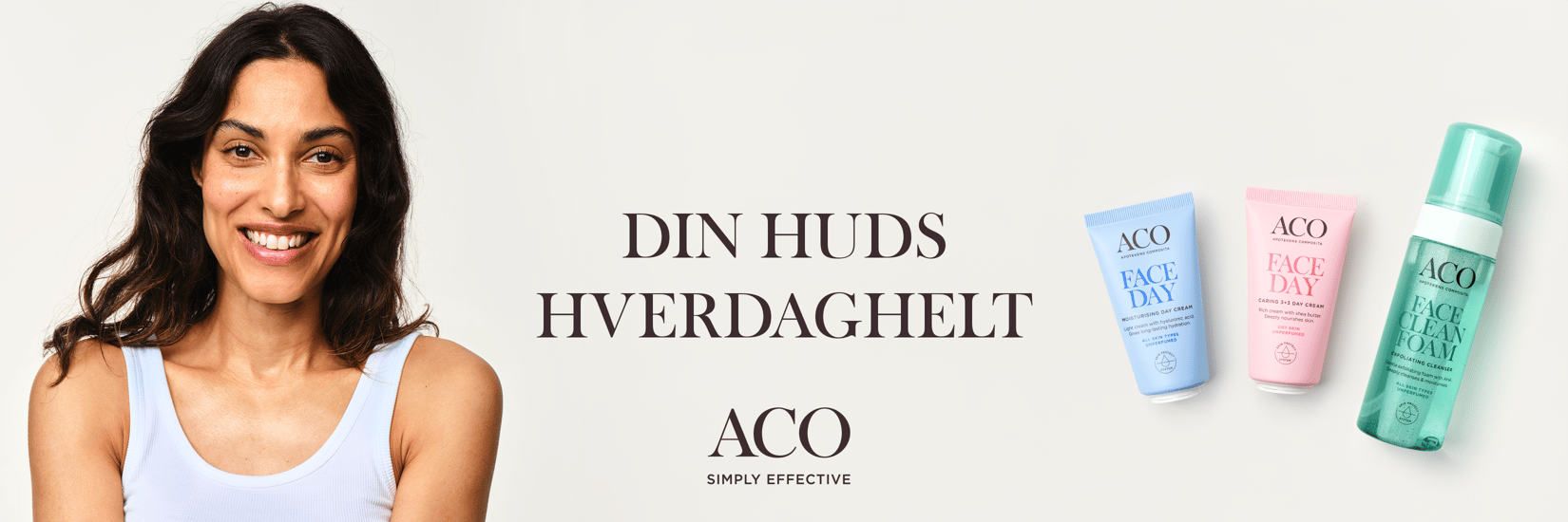 Her ses en smilende person sammen med ACO Face Day og Face Clean Foam på en lys baggrund.