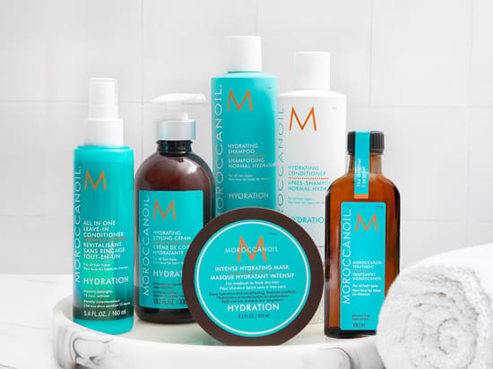 Her ses seks produkter fra Moroccanoil Hydration Collection på en lys baggrund.