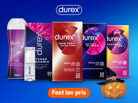 Durex produkter på blå baggrund, herunder massage- og intimgele samt kondomerne Thin Feel Ultra Thin, Mutual Climax og Pleasure Me. Nederst står teksten “Fast lav pris” ved siden af et Halloween-græskar.
