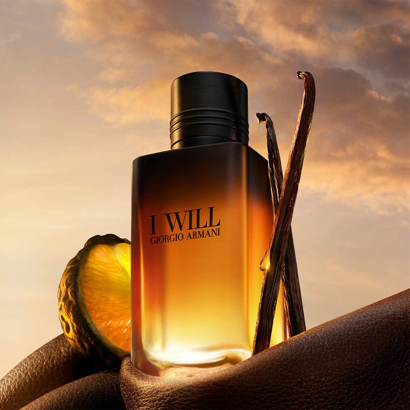 Her ses Giorgio Armani I Will-duften sammen med vaniljestænger og citrus foran en varm solnedgang.